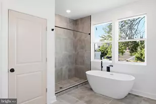 1020 W Arizona St, Philadelphia, PA 19133 - Photo 29