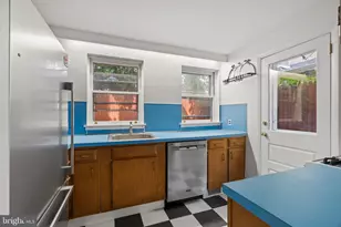 2433 Aspen St, Philadelphia, PA 19130 - Photo 13