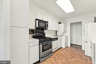 2401 Pennsylvania Ave, Philadelphia, PA 19130 - Photo 13