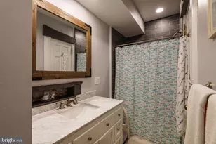 2203 St James Pl, Philadelphia, PA 19103 - Photo 31