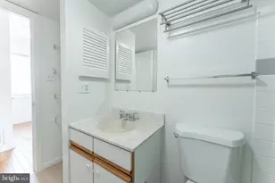 304 N 8th St, Philadelphia, PA 19107 - Photo 31