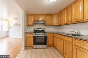 304 N 8th St, Philadelphia, PA 19107 - Photo 5