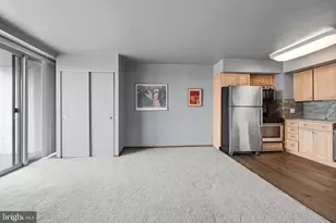 2401 Pennsylvania Ave, Philadelphia, PA 19130 - Photo 15