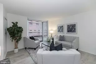 2031 Chancellor St, Philadelphia, PA 19103 - Photo 3