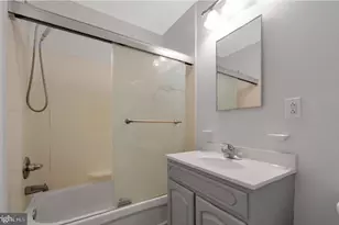 1318 Bainbridge St, Philadelphia, PA 19147 - Photo 15