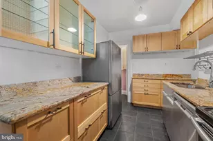 351 S 47th St, Philadelphia, PA 19143 - Photo 13