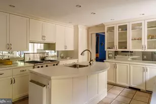 1835 Delancey Pl, Philadelphia, PA 19103 - Photo 23