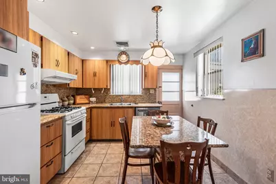 2439 S Rosewood Street, Philadelphia, PA 19145 - Photo 9