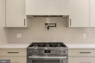 952 N 6th St, Philadelphia, PA 19123 - Photo 25