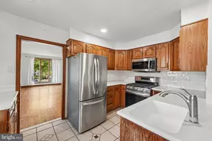 915 Lomond Ln, Philadelphia, PA 19128 - Photo 9