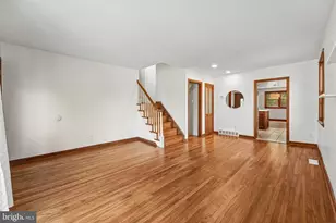 915 Lomond Ln, Philadelphia, PA 19128 - Photo 5