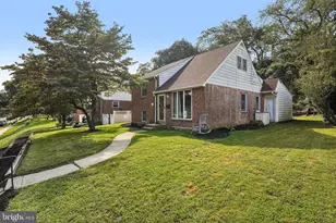 915 Lomond Ln, Philadelphia, PA 19128 - Photo 3