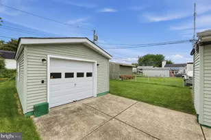 9325 Trout Rd, Philadelphia, PA 19115 - Photo 25