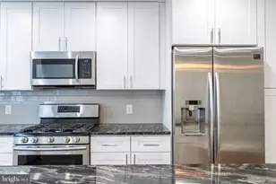 1039 Tree St, Philadelphia, PA 19148 - Photo 13