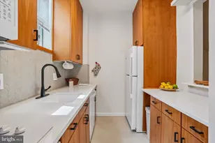 2045 Waverly St, Philadelphia, PA 19146 - Photo 11