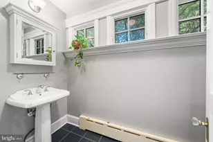 35 E Gravers Ln, Philadelphia, PA 19118 - Photo 11