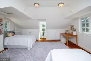 39 W Gravers Ln, Philadelphia, PA 19118 - Photo 13