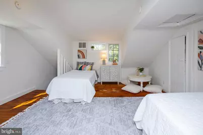 39 W Gravers Lane, Philadelphia, PA 19118 - Photo 15
