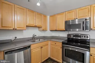 2001 Hamilton St, Philadelphia, PA 19130 - Photo 5