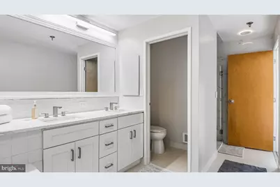 7 N Christopher Columbus Boulevard #246, Philadelphia, PA 19106 - Photo 19