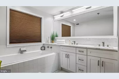 7 N Christopher Columbus Boulevard #246, Philadelphia, PA 19106 - Photo 17