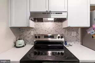 14 Newton St, Philadelphia, PA 19118 - Photo 11