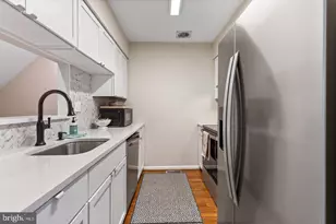 14 Newton St, Philadelphia, PA 19118 - Photo 9