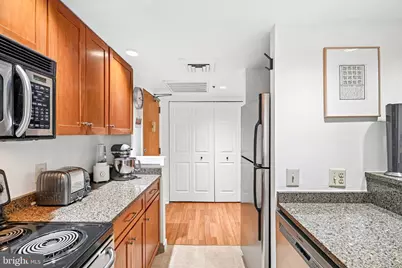 301 Race Street #409, Philadelphia, PA 19106 - Photo 9