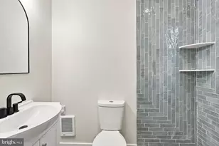 2645 N 8th St, Philadelphia, PA 19133 - Photo 13