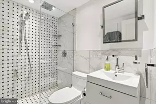 210 Locust St, Philadelphia, PA 19106 - Photo 19