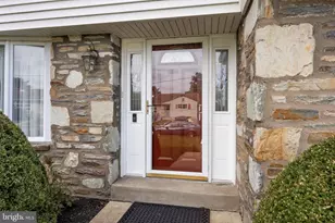 154 Laurie Ln, Philadelphia, PA 19115 - Photo 3
