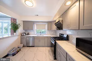 9947 Montour St, Philadelphia, PA 19115 - Photo 15