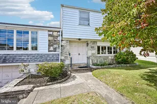 1008 Rennard St, Philadelphia, PA 19116 - Photo 3
