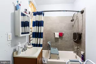 526 W Cambria St, Philadelphia, PA 19133 - Photo 5