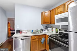 526 W Cambria St, Philadelphia, PA 19133 - Photo 3