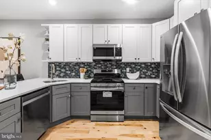 2325 Tasker St, Philadelphia, PA 19145 - Photo 9