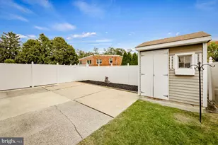 9751 Clark St, Philadelphia, PA 19115 - Photo 33
