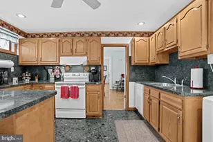 7922 Frontenac St, Philadelphia, PA 19111 - Photo 9