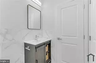 1229 W Hilton St, Philadelphia, PA 19140 - Photo 11