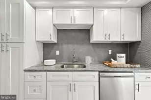 2027 Wilder St, Philadelphia, PA 19146 - Photo 13