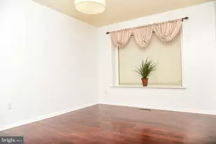 303 Laura Ln, Philadelphia, PA 19116 - Photo 5