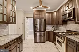 2442 S Lawrence St, Philadelphia, PA 19148 - Photo 7