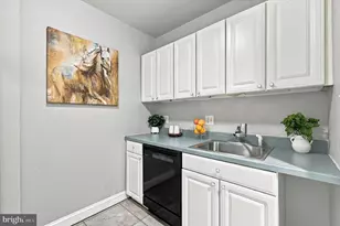 1127 Green St, Philadelphia, PA 19123 - Photo 13