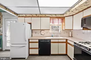 2047 Nester St, Philadelphia, PA 19115 - Photo 9