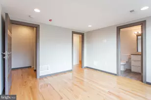 2541 Montrose St, Philadelphia, PA 19146 - Photo 9