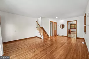 915 Lomond Ln, Philadelphia, PA 19128 - Photo 5