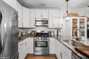 875 N 25th St, Philadelphia, PA 19130 - Photo 17