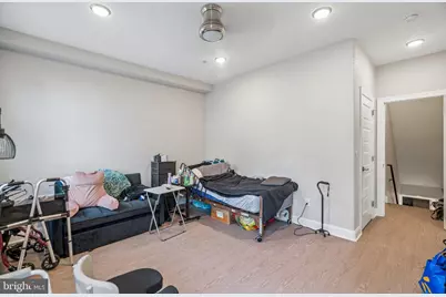 924 W Susquehanna Avenue, Philadelphia, PA 19122 - Photo 13