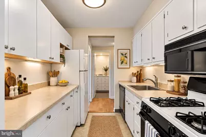 604 S Washington Square #805, Philadelphia, PA 19106 - Photo 5