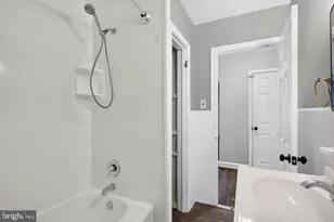 919 Hartel Ave, Philadelphia, PA 19111 - Photo 17